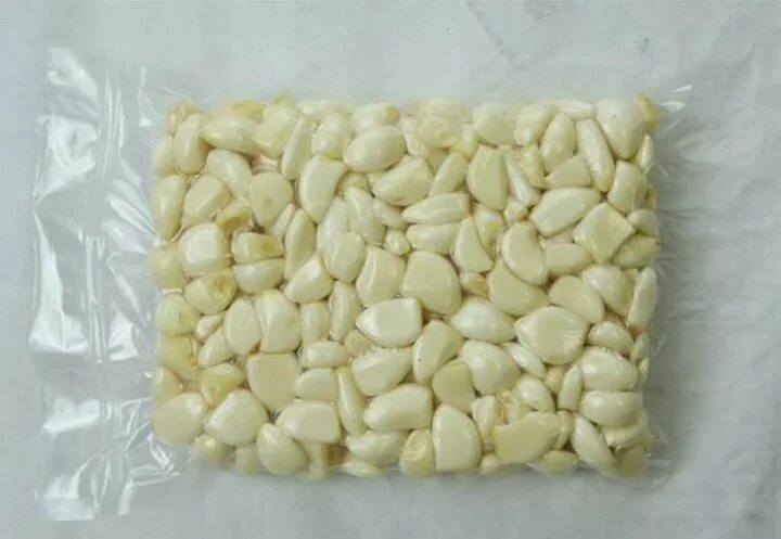 Чеснок свежий очищенный Китай 0,250 гр (40шт/кор)